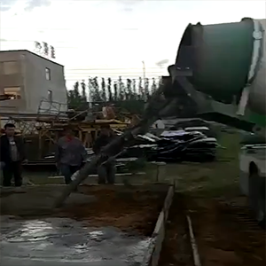 [施工視頻]魯樽自動(dòng)上料攪拌車西北地區(qū)施工視頻