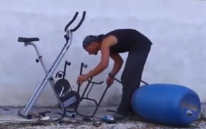 看過國外的混凝土攪拌機(jī)，果然，還是擁有自上料攪拌車最幸福！